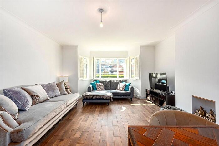 3 Bedroom Flat To Rent In St. Leonards Court, St. Leonards Road, SW14