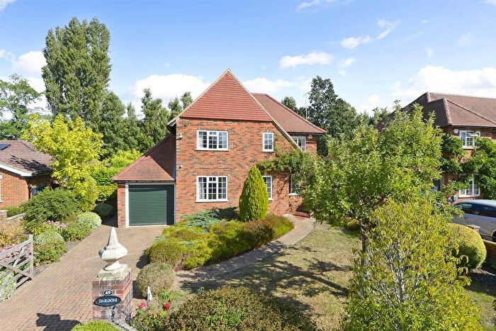 3 Bedroom Flat For Sale In Glaziers Lane, Normandy, Guildford, GU3