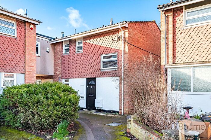 2 Bedroom End Terrace House For Sale In Rowan Close, Guildford, Surrey, GU1