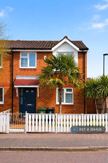 3 Bedroom Terraced House To Rent In Trundleys Road, London, SE8