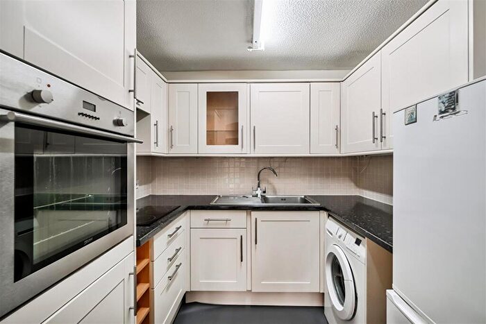 1 Bedroom Flat For Sale In Cambridge Road, Wanstead, E11