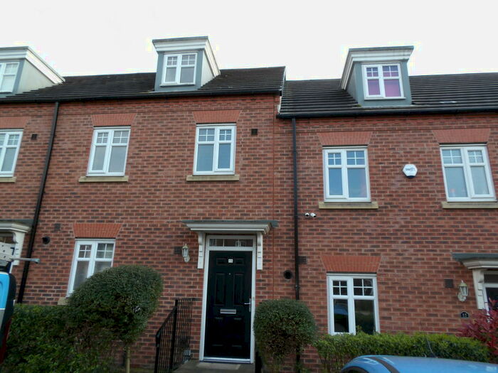 3 Bedroom Mews To Rent In Andrews Walk, BB2
