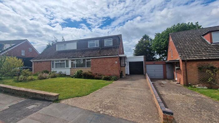 3 Bedroom Semi-Detached House For Sale In Elm Drive, Garsington, OX44