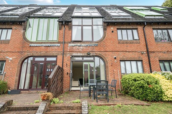 2 Bedroom Flat For Sale In Mountfield Road, Finchley, N3
