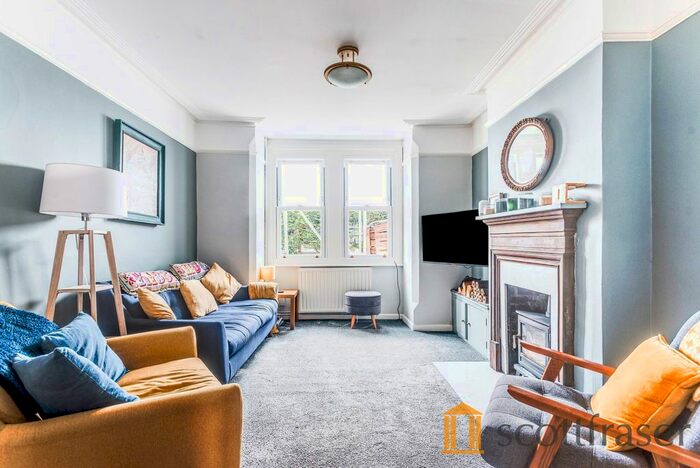 3 Bedroom Semi-Detached House To Rent In Hollow Way, Cowley, Oxford OX4