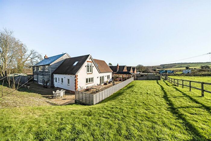 5 Bedroom Detached House For Sale In The Gallops, East Kennett, SN8
