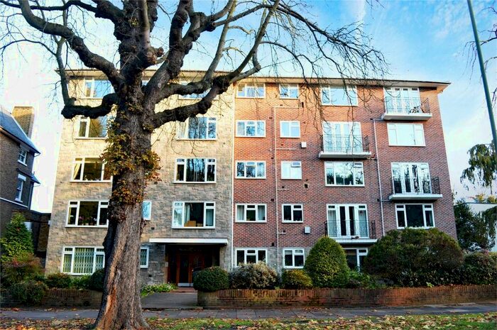 2 Bedroom Flat To Rent In Kew Road, Kew, Richmond, TW9