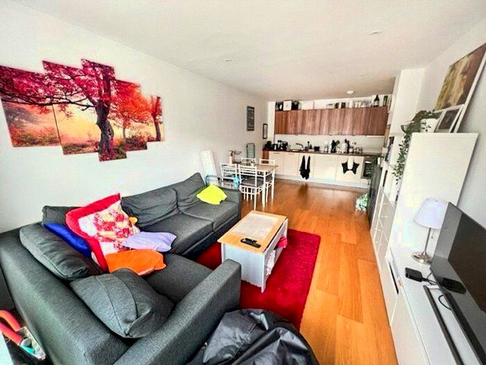 2 Bedroom Flat To Rent In Larden Road, Stamford Brook, W3