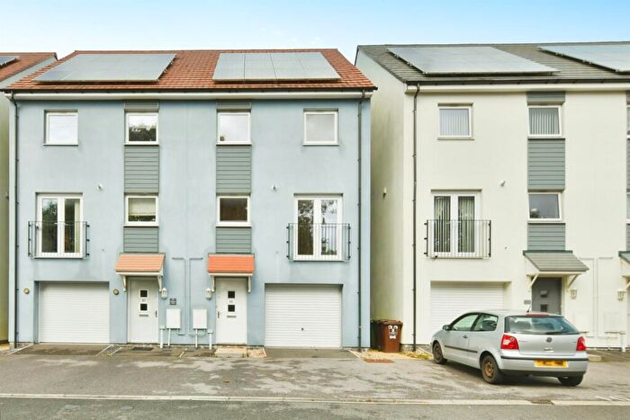 3 Bedroom Semi-Detached House For Sale In Chaucer Way, Plymouth, PL5