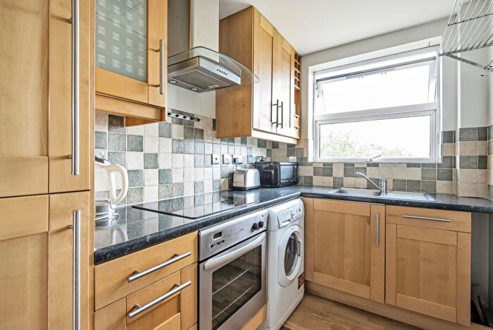 2 Bedroom Apartment To Rent In Worgan Street London, SE16
