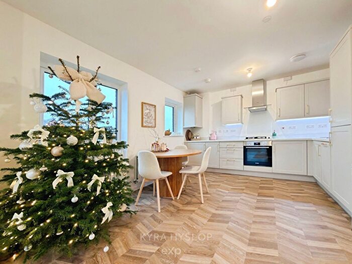 2 Bedroom Flat For Sale In Rumbold Walk, Exeter, EX2