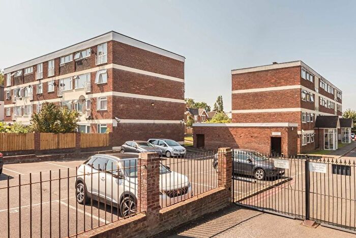 2 Bedroom Flat To Rent In Beechcroft Close, Valley Road, London, SW16