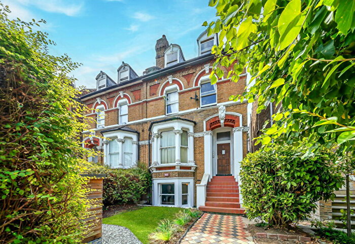 2 Bedroom Flat For Sale In Pepys Road, London, SE14