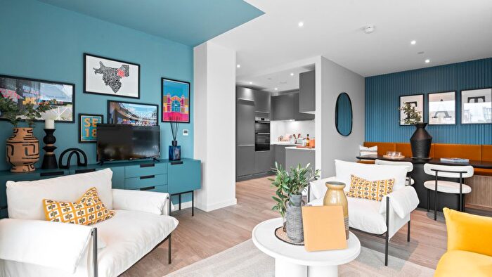 2 Bedroom Flat For Sale In Plumstead Road, London, SE18