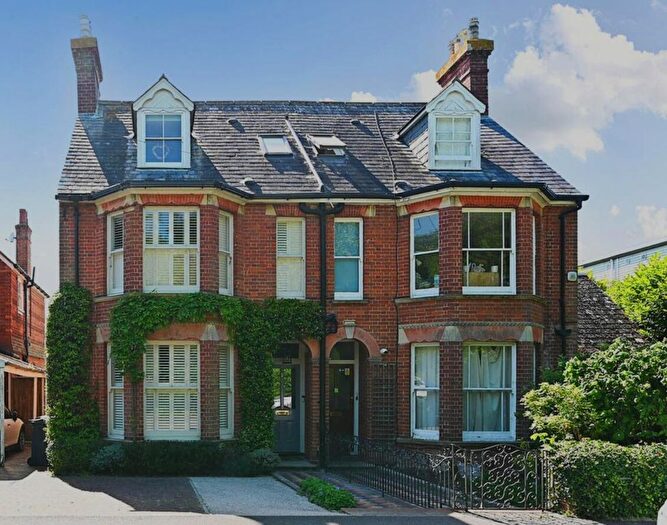 4 Bedroom Semi-Detached House For Sale In The Grove, Rye, TN31