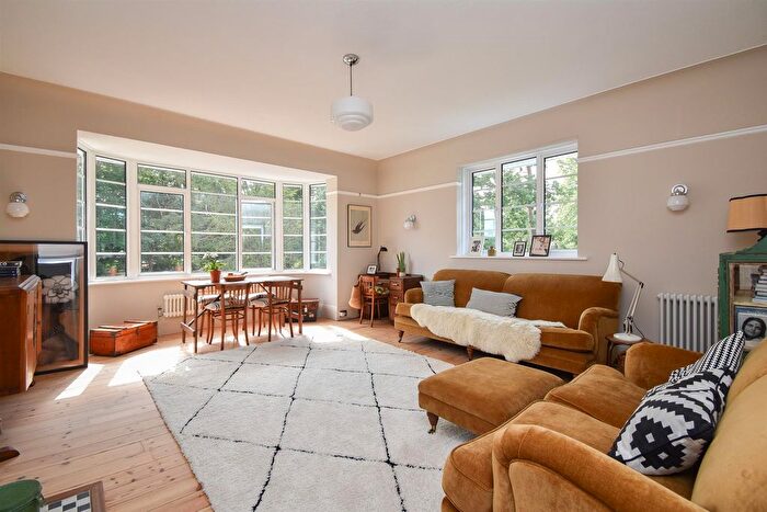 2 Bedroom Flat For Sale In The Green, St. Leonards-On-Sea, TN38
