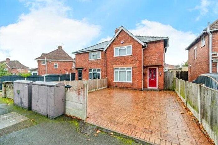 3 Bedroom Semi-Detached House To Rent In Valley Road, Walsall, WS3
