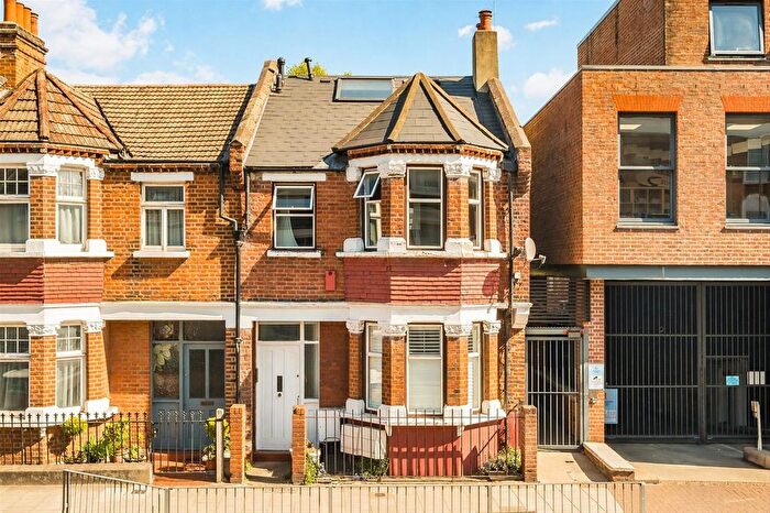 2 Bedroom Flat For Sale In Putney Bridge Road, Putney, SW15