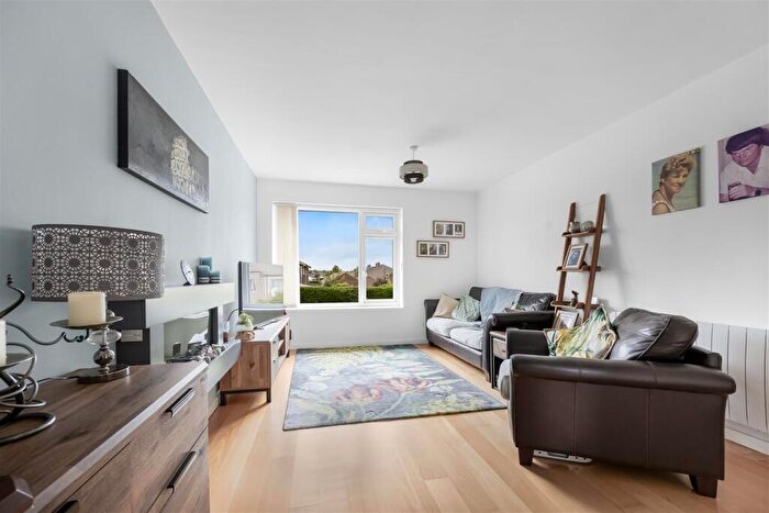 2 Bedroom Flat For Sale In Minsmere Road, Keynsham, BS31