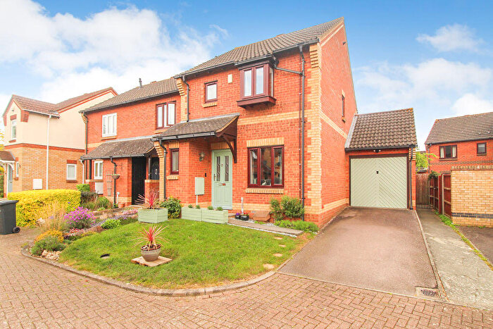 3 Bedroom End Of Terrace House For Sale In Atherstone Abbey, Bedford, MK41