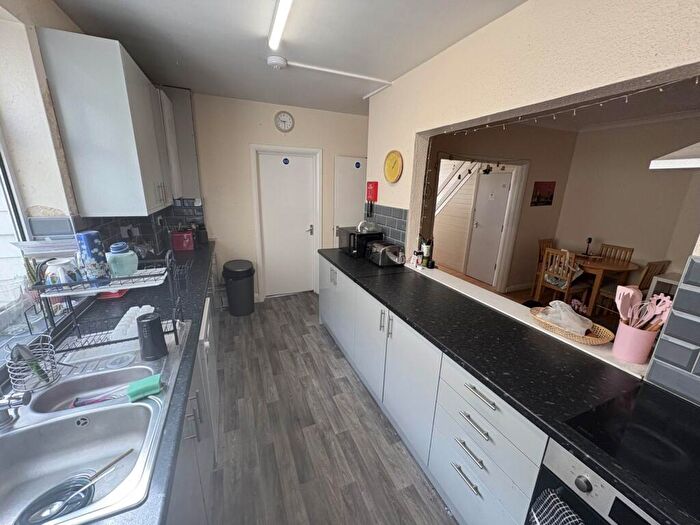 5 Bedroom Semi-Detached House To Rent In Strafford Gate, Potters Bar, EN6