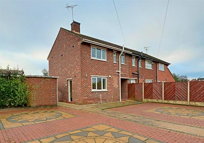 2 Bedroom End Of Terrace House To Rent In Wingfield Road, New Tupton, Chesterfield, Derbyshire, S42