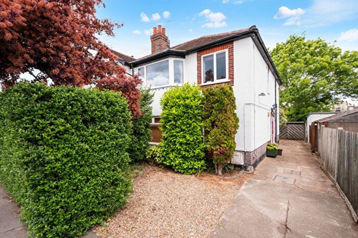 2 Bedroom Maisonette To Rent In Thornhill Road, Surbiton, KT6