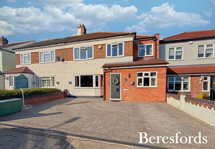 4 Bedroom Semi-Detached House For Sale In Newbury Gardens, Upminster, RM14