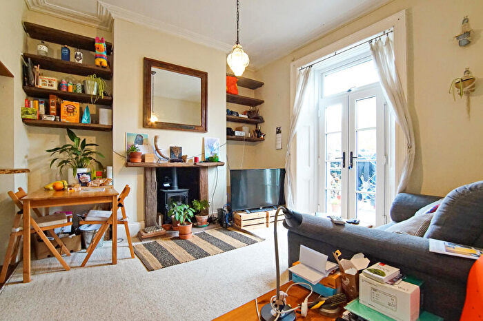 2 Bedroom Flat To Rent In Knowle Road, Totterdown, BS4
