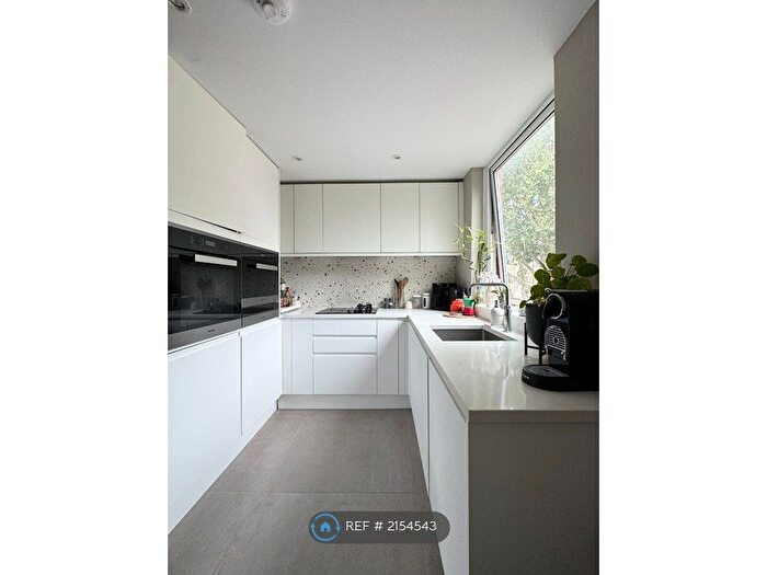 3 Bedroom Flat To Rent In Maisonette Rent, London, N19