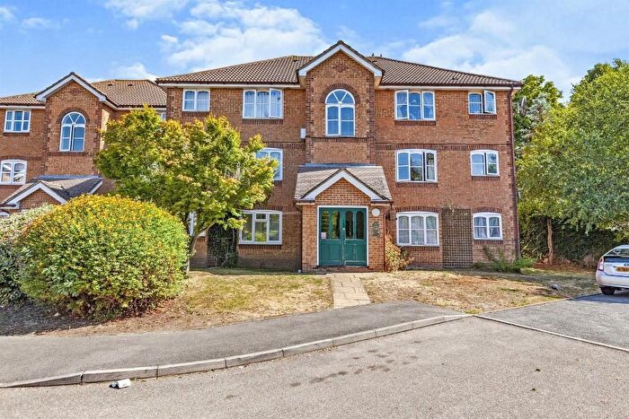 1 Bedroom Flat To Rent In Worcester Gardens, Slough, Slough, Buckinghamshire, SL1