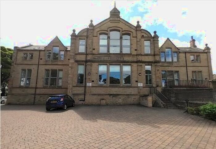 2 Bedroom Flat For Sale In Chrisharben Court, Green End, Clayton, BD14