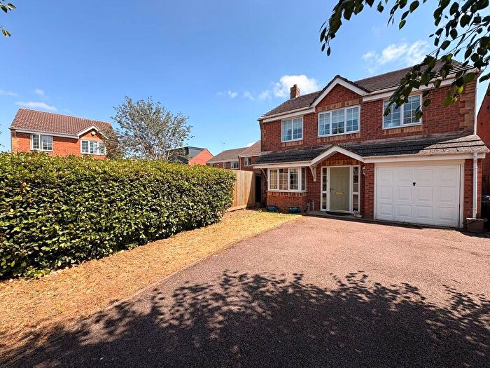 4 Bedroom Detached House For Sale In Polar Star Close, Daventry, Northamptonshire, NN11