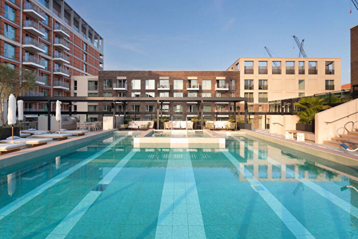 Flat To Rent In Bloom East, Nine Elms Ln, Nine Elms, London, SW11
