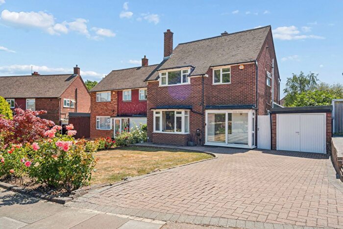 3 Bedroom Detached House For Sale In Meredith Close, Pinner, HA5