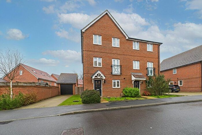 4 Bedroom Semi Detached House For Sale In Copsewood, Wokingham, Berkshire, RG41