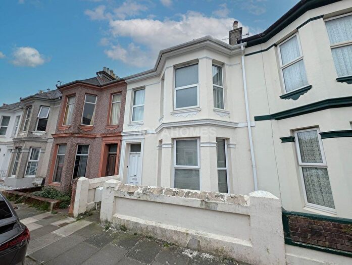 1 Bedroom Flat For Sale In Cotehele Avenue, Plymouth, PL4