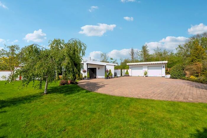 4 Bedroom Detached Bungalow For Sale In Marsh, Aylesbury, HP17