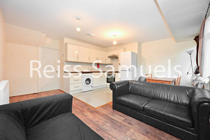 4 Bedroom Maisonette To Rent In Lorrimore Road, Southwark, London, SE17