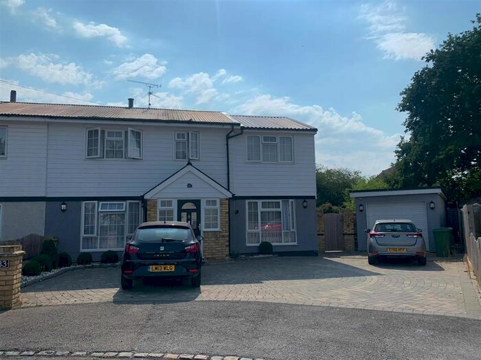 5 Bedroom Detached House To Rent In Russell Avenue, Aylesbury, HP21