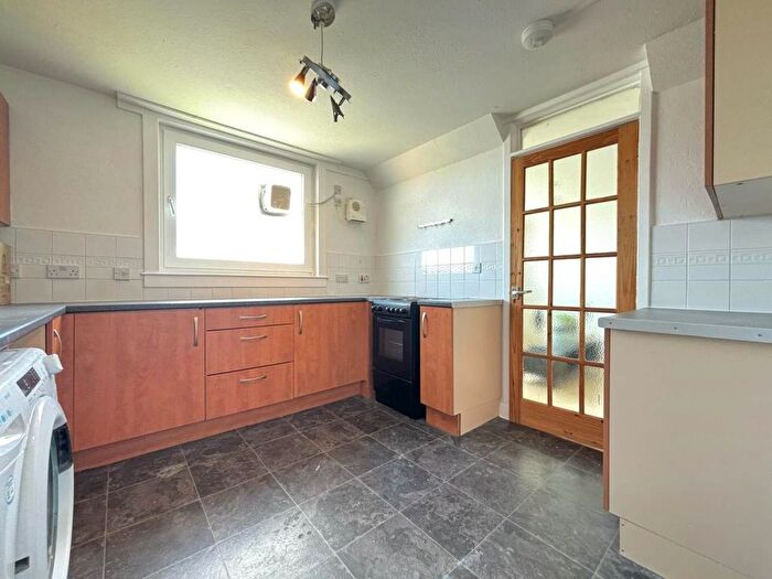 2 Bedroom Flat To Rent In Calder Crescent, Edinburgh, EH11