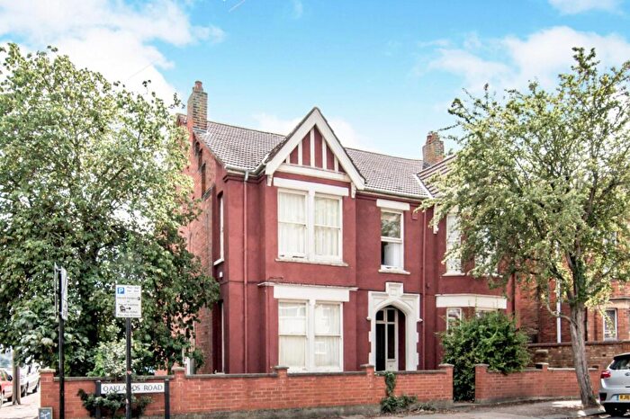 1 Bedroom Flat To Rent In Oaklands Road, Bedford, MK40