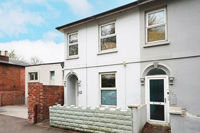 3 Bedroom End Terrace House For Sale In London Road, Cheltenham, GL52