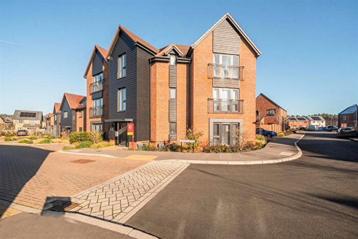 1 Bedroom Apartment For Sale In Wilson Row, Crowthorne, Berkshire, RG45