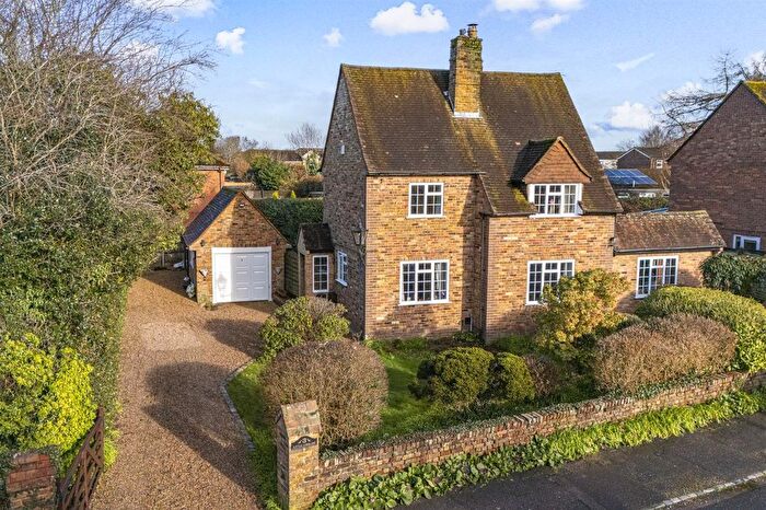 3 Bedroom Detached House For Sale In Copners Drive, Holmer Green, HP15