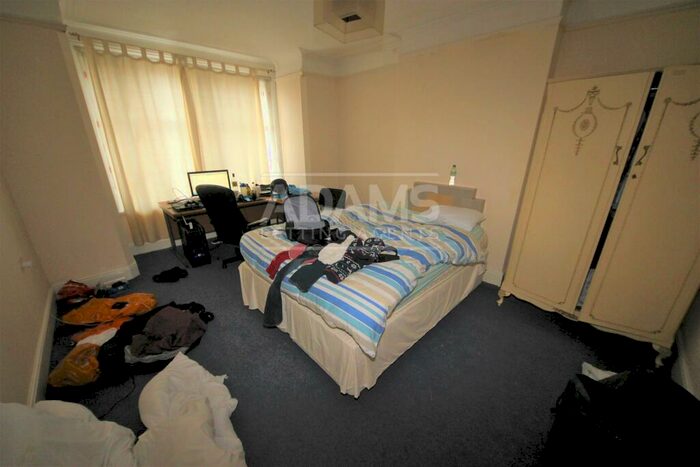 3 Bedroom Flat To Rent In Richmond Wood Road, Charminster, Bournemouth, BH8