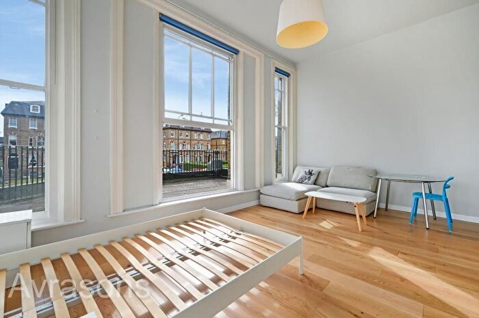 Studio To Rent In Brixton Road, London, SW9