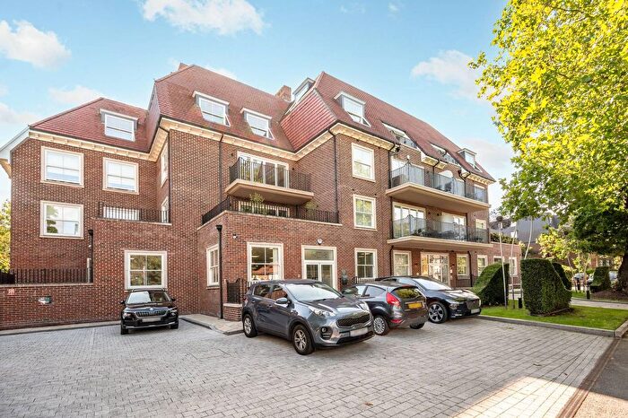 2 Bedroom Flat For Sale In Whetstone House, Finchley, London, N20