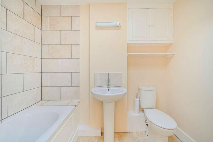 1 Bedroom Flat To Rent In Upper Richmond Road, Putney, London, SW15