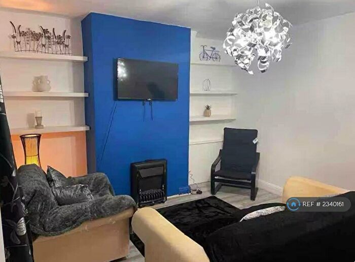 3 Bedroom Semi-Detached House To Rent In Manchester, Stockport, SK7